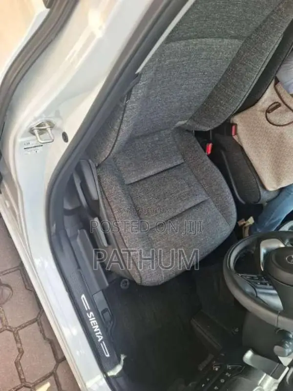 Toyota Sienta Custom Z Hybrid 2025 Car Unregistered (Recondition)