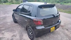 Toyota Vitz 2000 Car (Used)