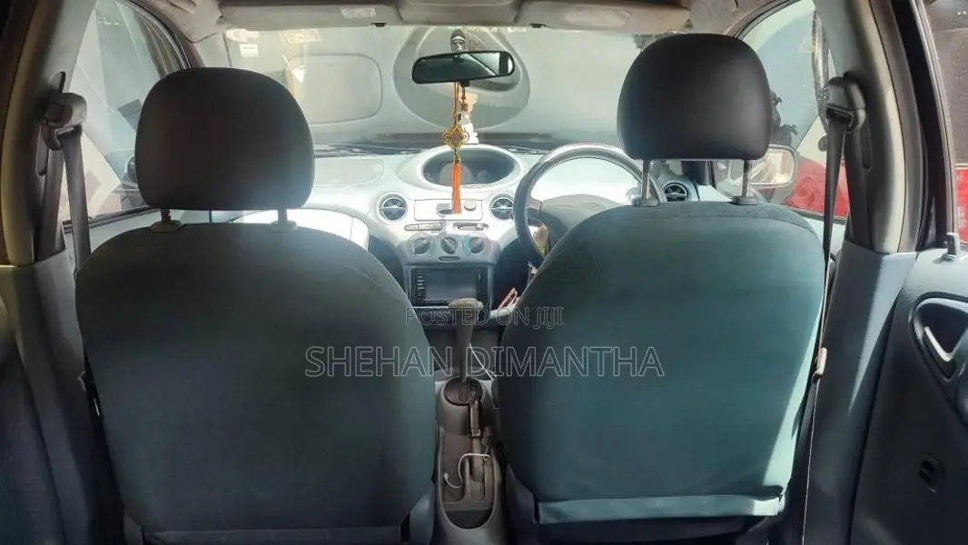 Toyota Vitz 2000 Car (Used)
