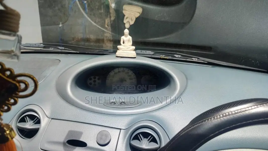 Toyota Vitz 2000 Car (Used)
