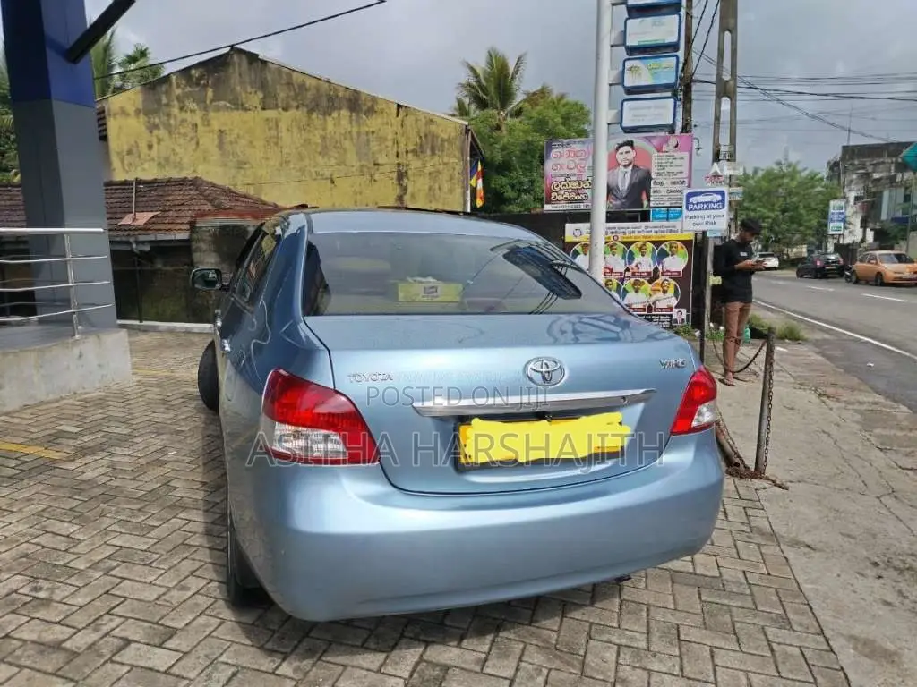 Toyota Yaris 2011 Car (Used)