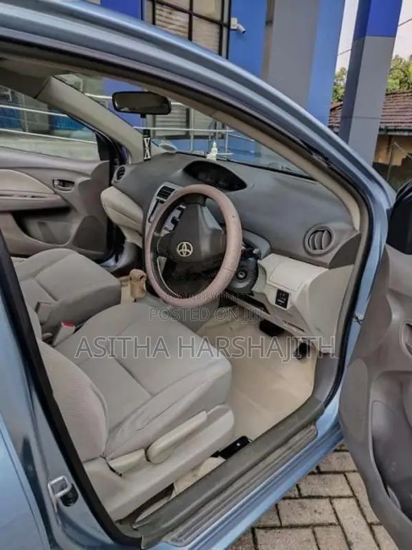 Toyota Yaris 2011 Car (Used)