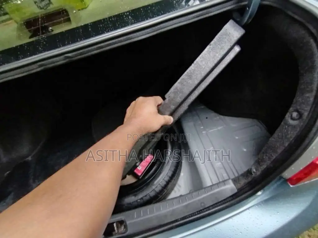 Toyota Yaris 2011 Car (Used)