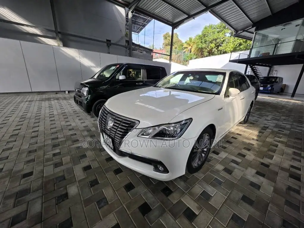 Toyota Crown Royal Saloon 2016 Car (Used)