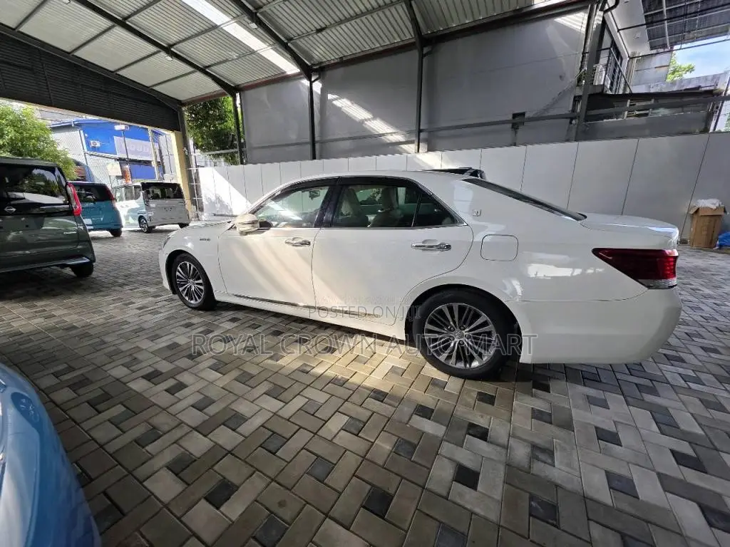 Toyota Crown Royal Saloon 2016 Car (Used)