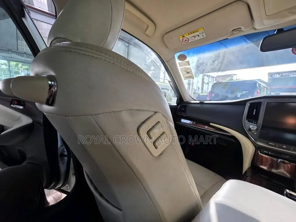 Toyota Crown Royal Saloon 2016 Car (Used)