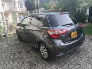 Toyota Vitz 2017 Car (Used)