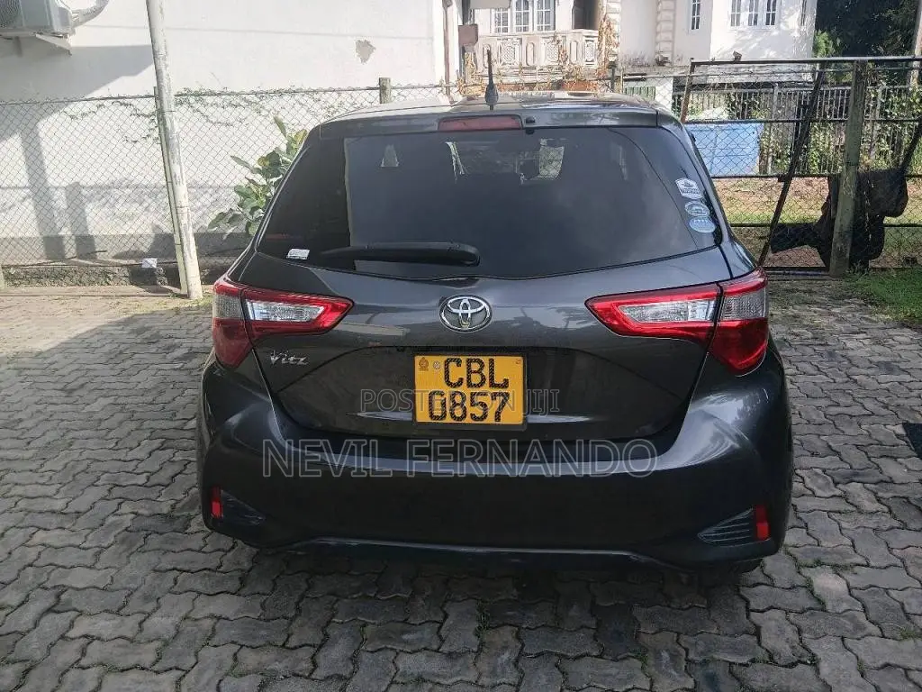 Toyota Vitz 2017 Car (Used)