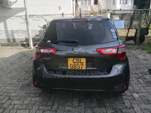 Toyota Vitz 2017 Car (Used)