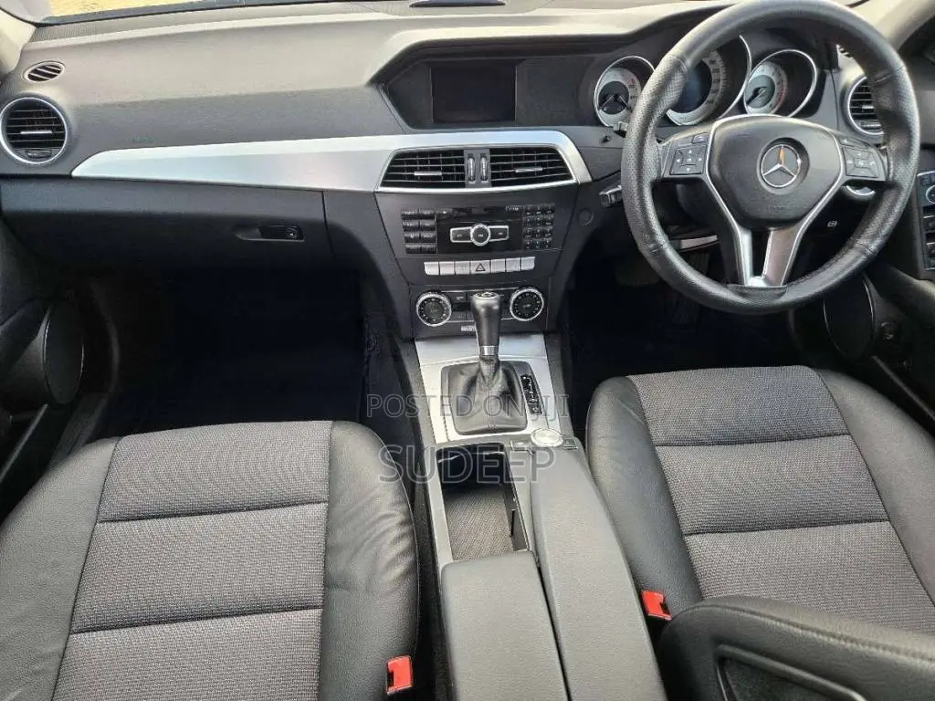 Mercedes-Benz W204 C180 Avantgarde TURBO 2011 Car (Used)
