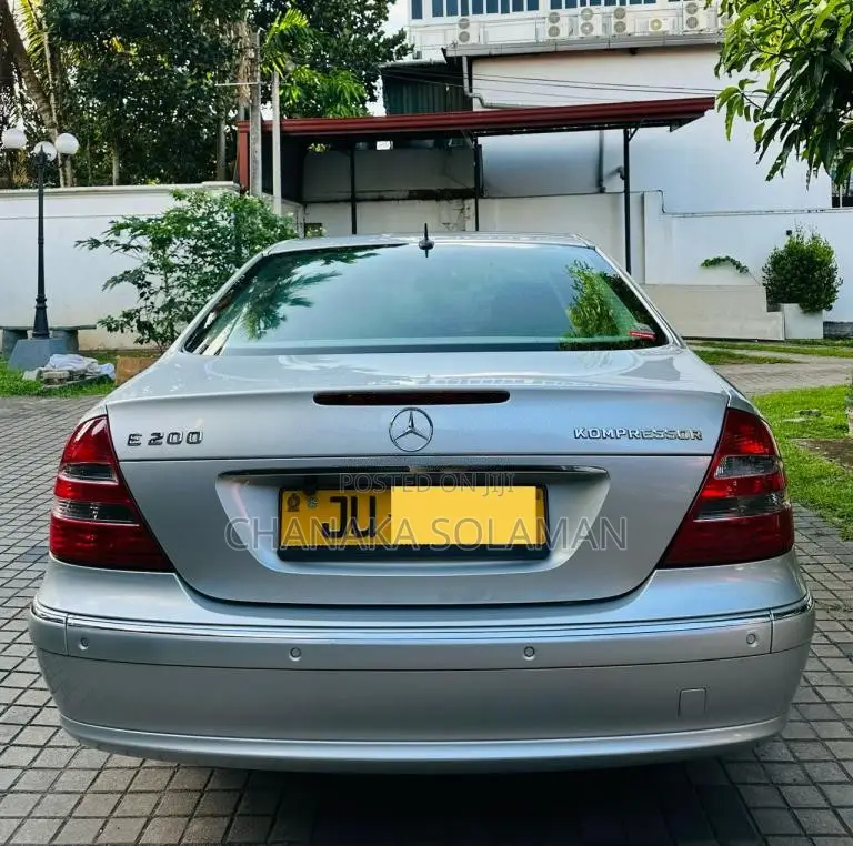 Mercedes-Benz W211 2004 Car (Used)
