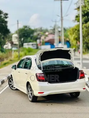 Toyota Axio 2017 Car (Used)