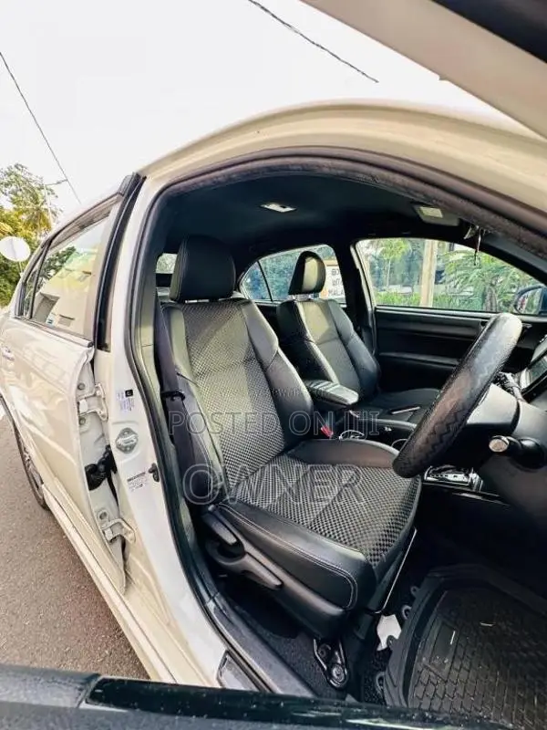 Toyota Axio 2017 Car (Used)