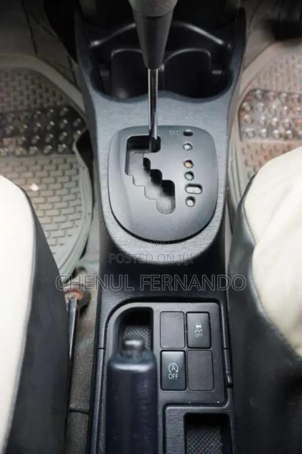 Toyota Vitz 2012 Car (Used)