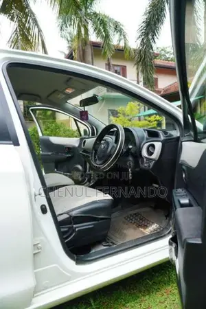Toyota Vitz 2012 Car (Used)