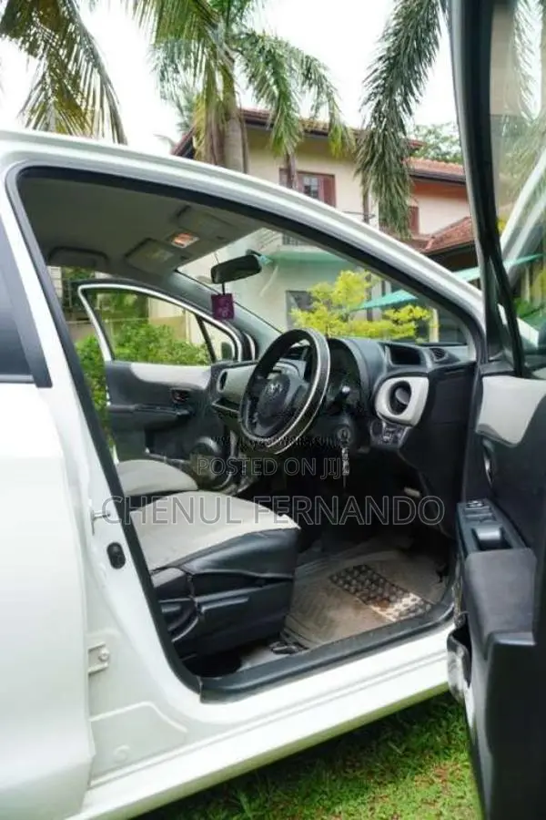 Toyota Vitz 2012 Car (Used)