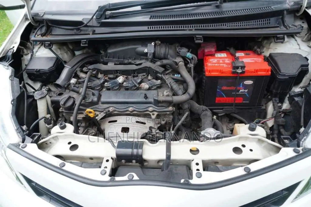 Toyota Vitz 2012 Car (Used)
