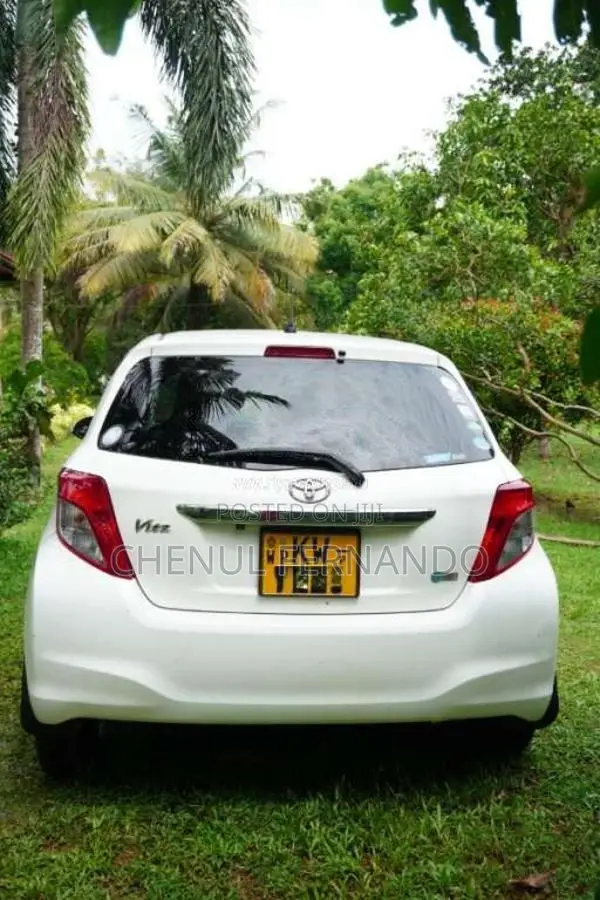 Toyota Vitz 2012 Car (Used)