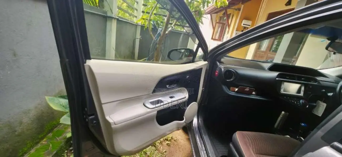 Toyota Aqua 2012 Car (Used)