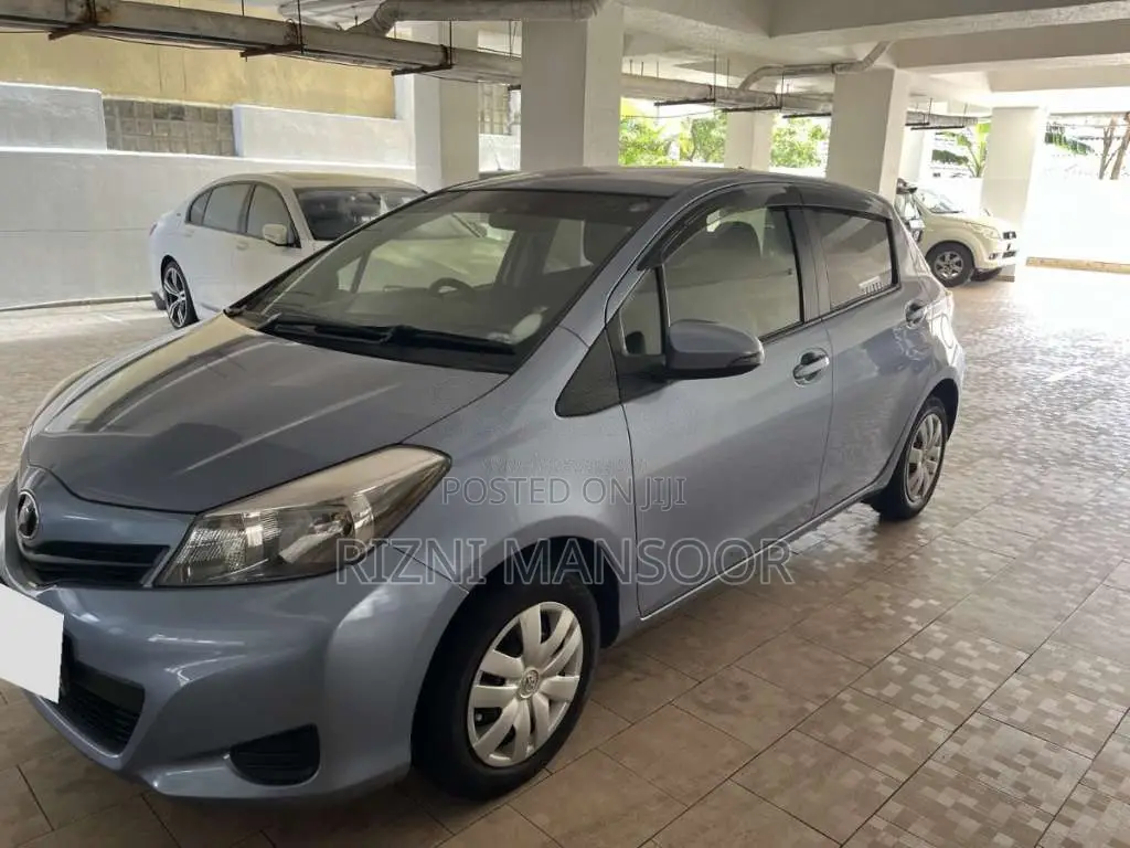 Toyota Vitz 2013 Car (Used)
