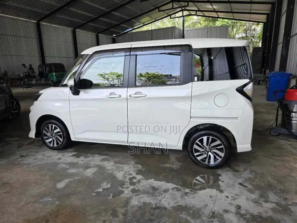 Toyota ROOMY CUSTOM G 2023 Car Unregistered (Recondition)