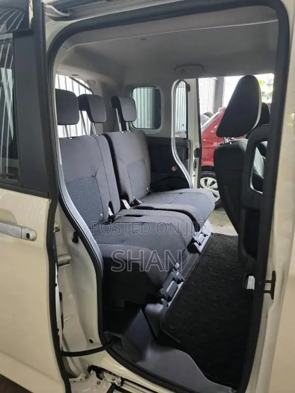 Toyota ROOMY CUSTOM G 2023 Car Unregistered (Recondition)