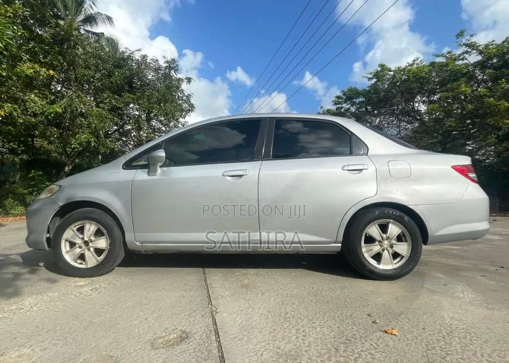 Honda Fit Aria GD8 2006 Car (Used)