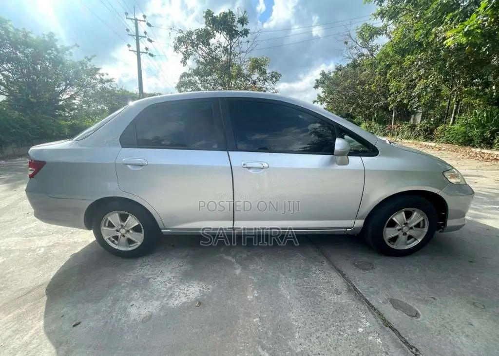 Honda Fit Aria GD8 2006 Car (Used)