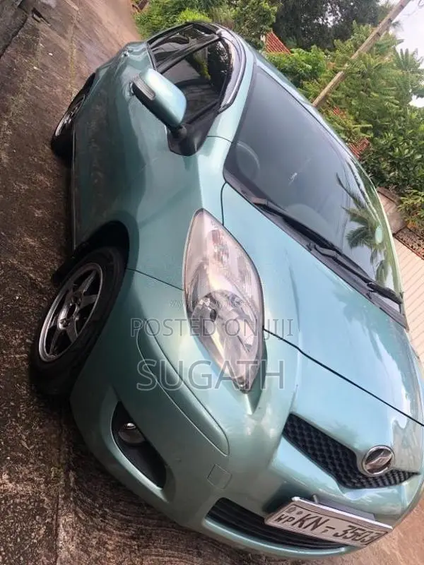 Toyota Vitz 2008 Car (Used)