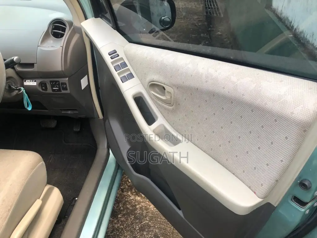 Toyota Vitz 2008 Car (Used)