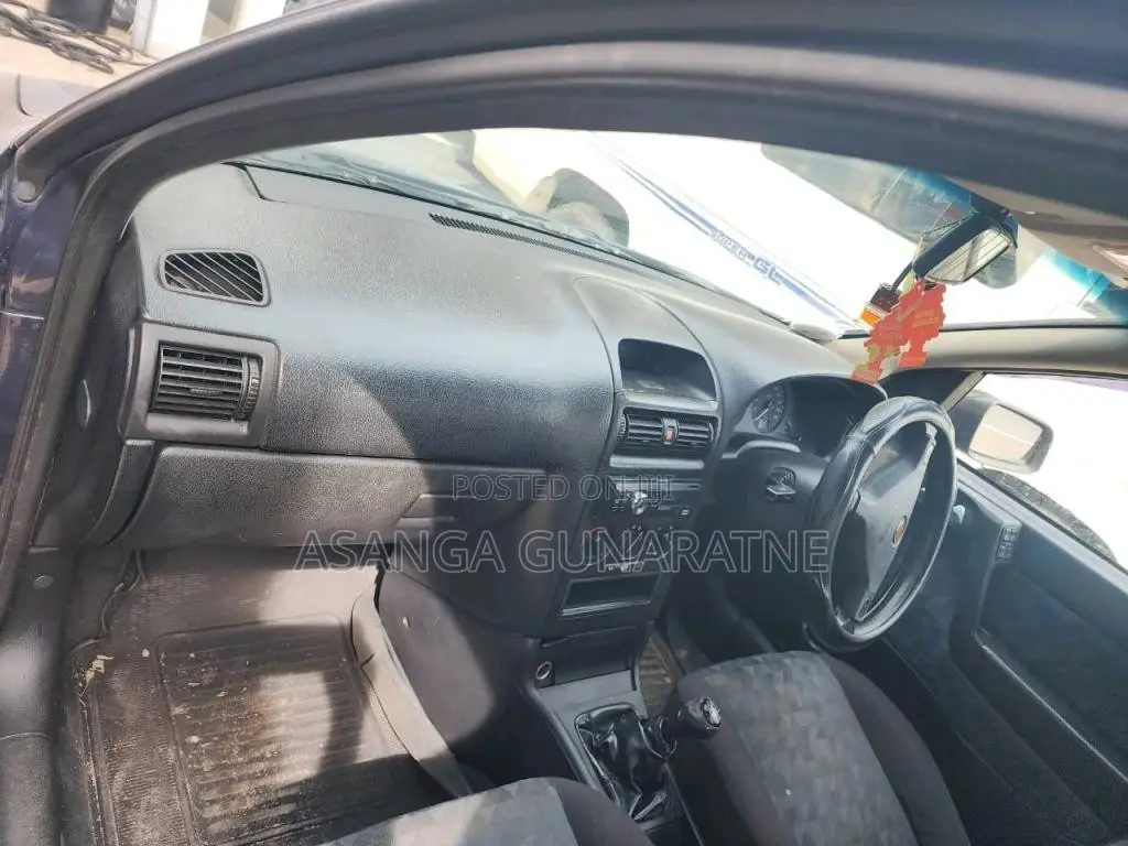 Opel Salon 2001 Car (Used)