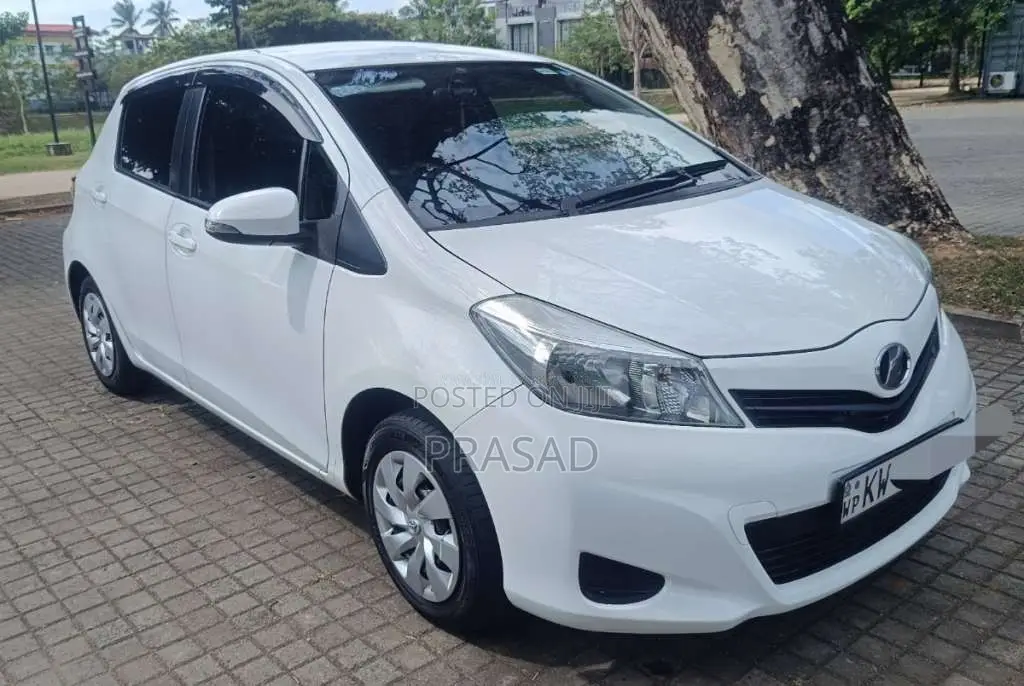 Toyota Vitz 2012 Car (Used)