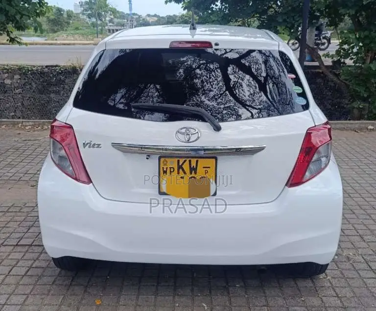 Toyota Vitz 2012 Car (Used)