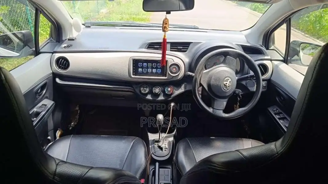 Toyota Vitz 2012 Car (Used)
