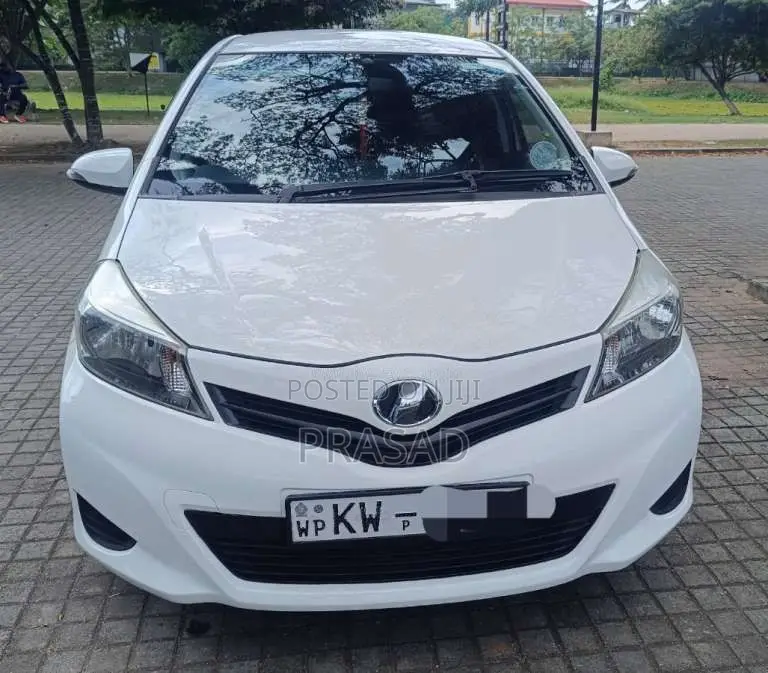 Toyota Vitz 2012 Car (Used)
