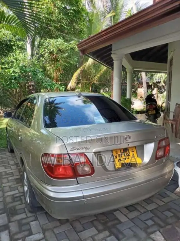 Nissan N16 2000 Car (Used)