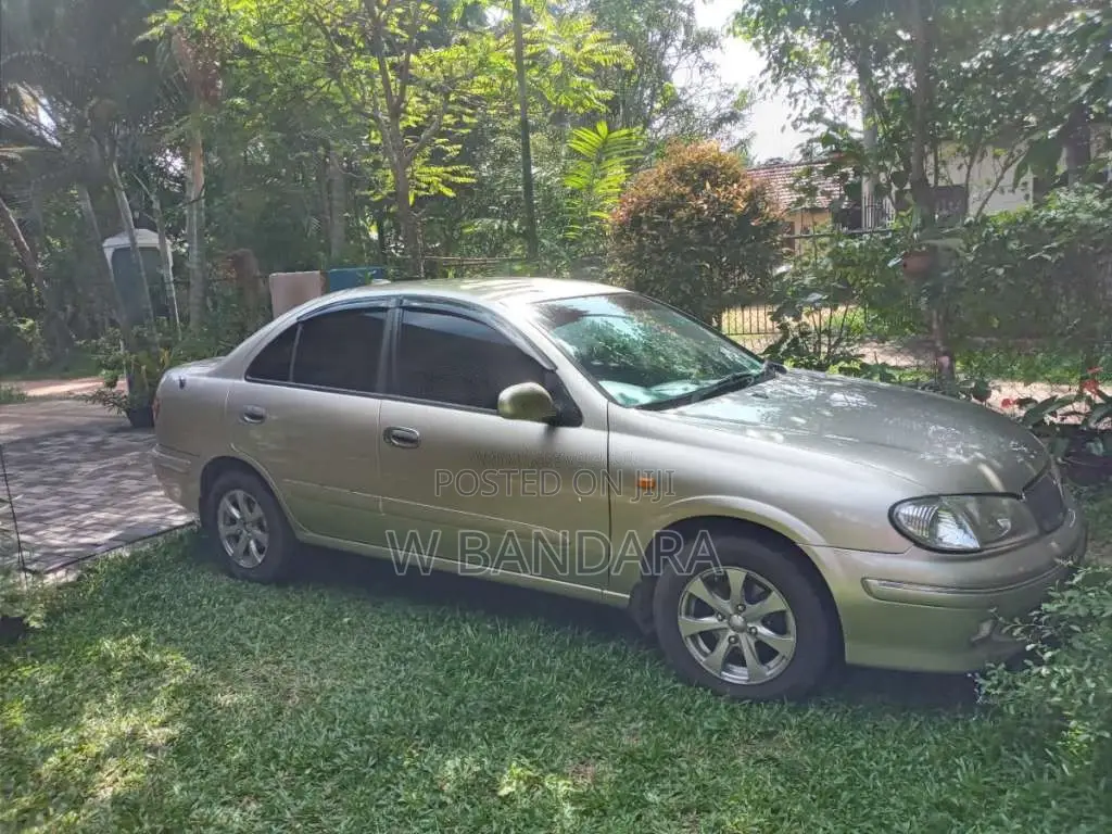 Nissan N16 2000 Car (Used)