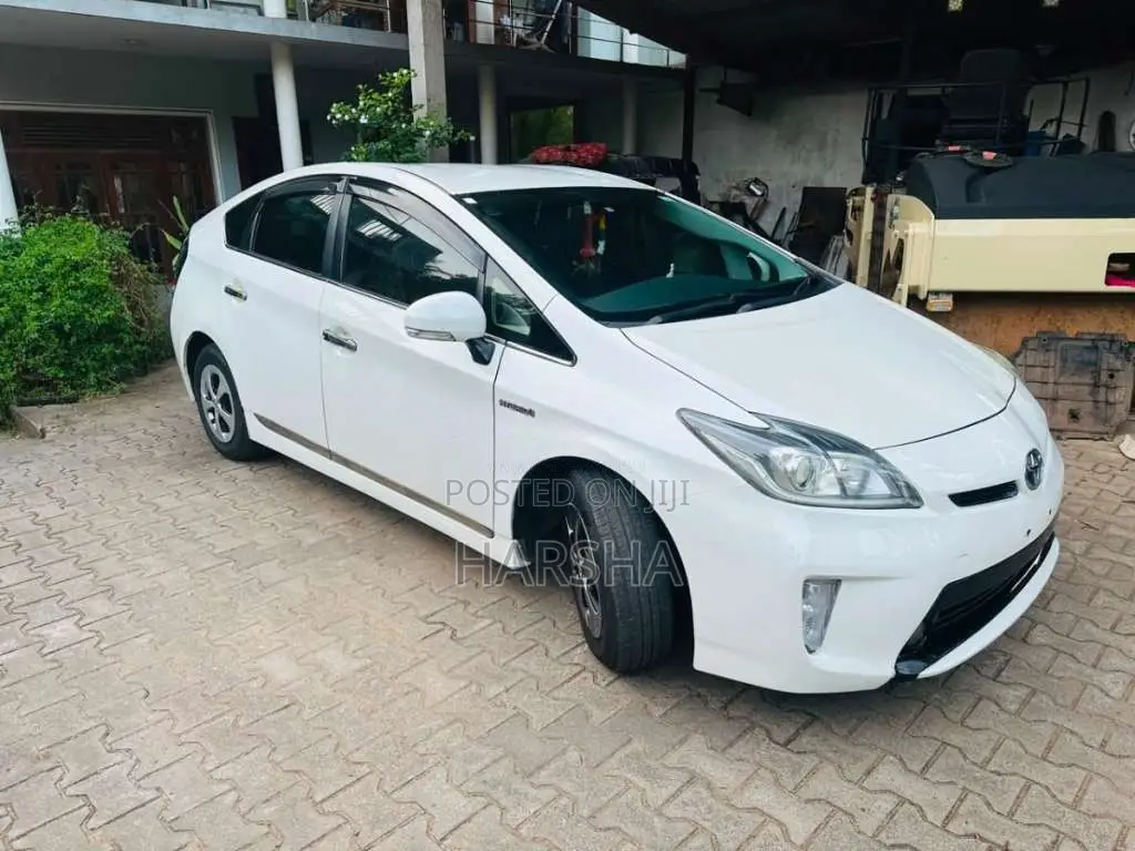 Toyota Prius G Grade 2013 Car (Used)