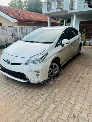 Toyota Prius G Grade 2013 Car (Used)