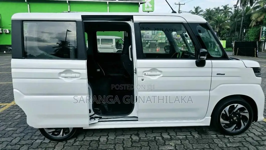 Suzuki Spacia Custom GS Hybrid 2023 Car Unregistered (Recondition)
