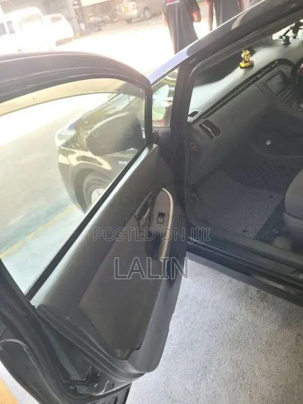 Toyota Prius 2010 Car (Used)
