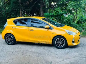 Toyota Aqua 2013 Car (Used)