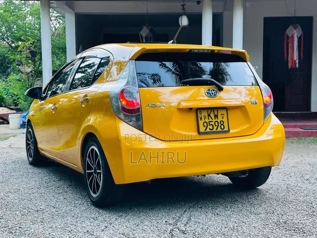 Toyota Aqua 2013 Car (Used)