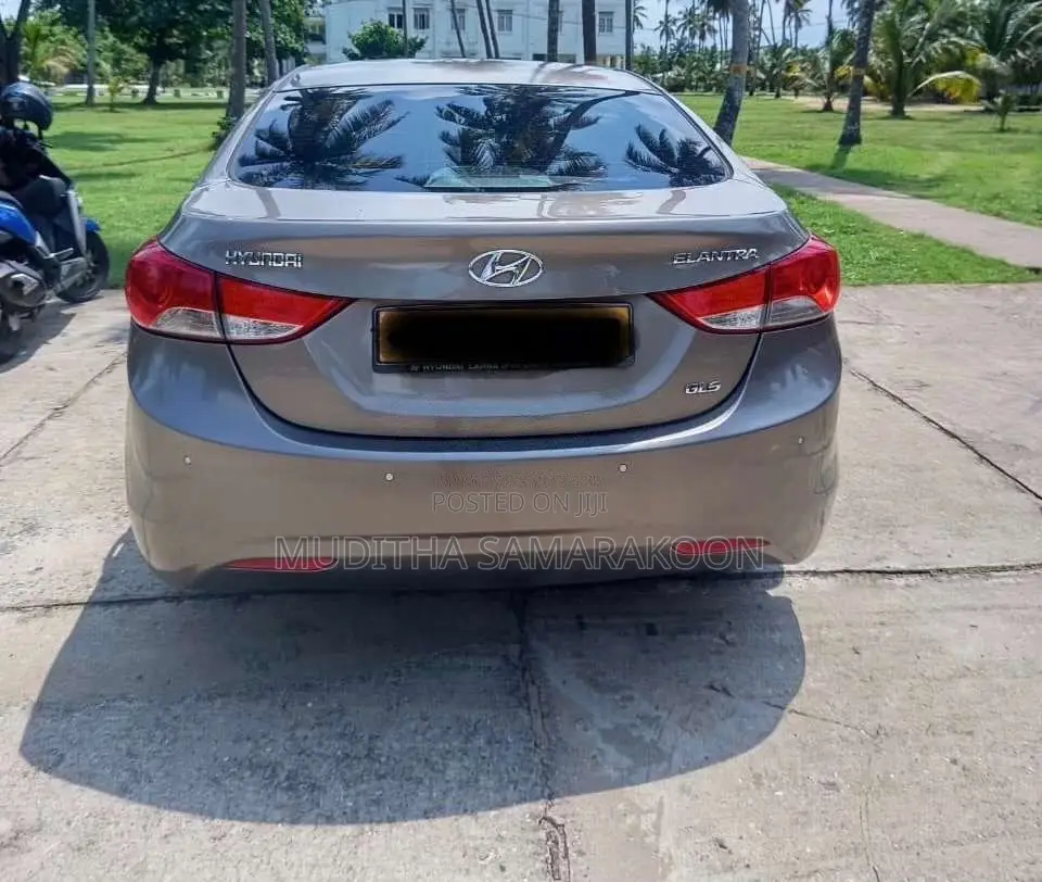 Hyundai Elantra 2012 Car (Used)