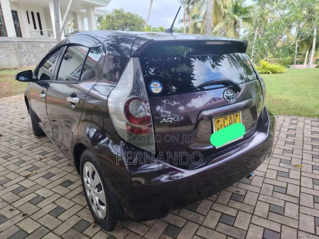 Toyota Aqua 2014 Car (Used)