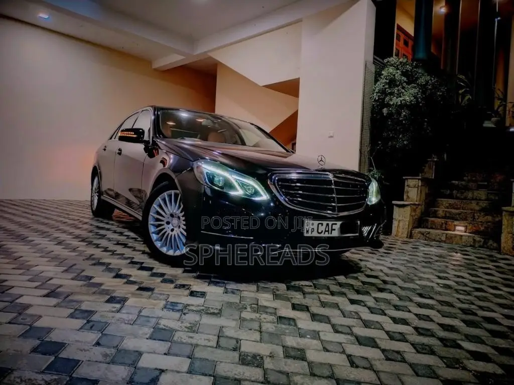 Mercedes-Benz E300 Elegance Model 2014 Car (Used)