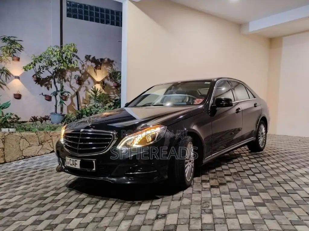 Mercedes-Benz E300 Elegance Model 2014 Car (Used)