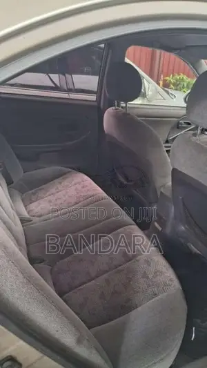 Hyundai Elantra 2000 Car (Used)