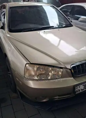 Hyundai Elantra 2000 Car (Used)