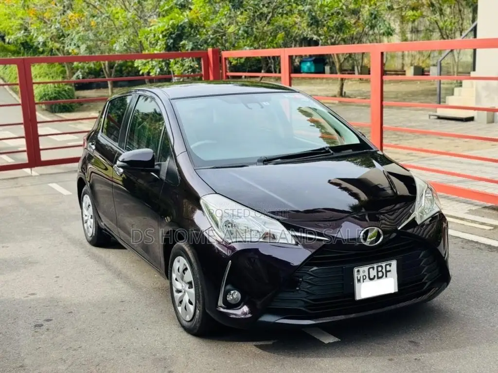 Toyota Vitz 2018 Car (Used)